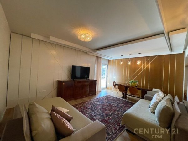 Tirane, jepet me qera apartament 2+1 Kati 8, 120 m² 1.400 € (Bllok)