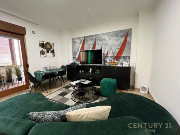 Tirane, jepet me qera apartament duplex 1+1 Kati 4, 75 m² 750 € (9 kateshet)