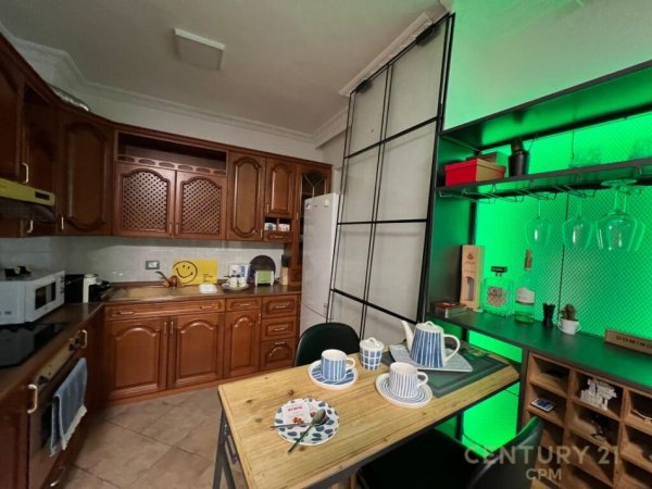 Tirane, jepet me qera apartament duplex 1+1 Kati 4, 75 m² 750 € (9 kateshet)