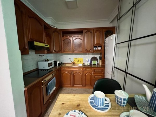 Tirane, jepet me qera apartament duplex 1+1 Kati 4, 75 m² 750 € (9 kateshet)