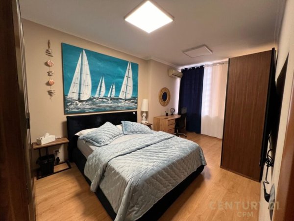 Tirane, jepet me qera apartament duplex 1+1 Kati 4, 75 m² 750 € (9 kateshet)