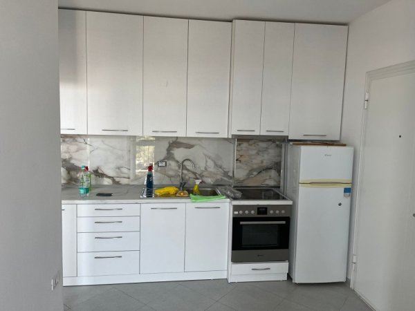 Tirane, jepet me qera apartament 1+1+Ballkon Kati 7, 45 m² 420 € (rruga e dibres)
