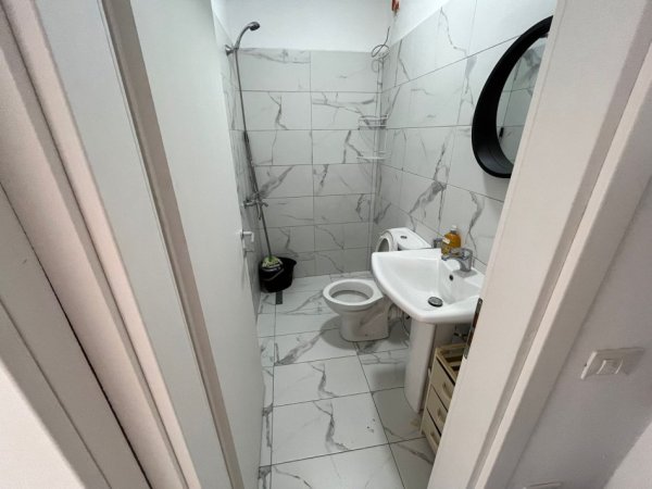 Tirane, jepet me qera apartament 1+1+Ballkon Kati 7, 45 m² 420 € (rruga e dibres)