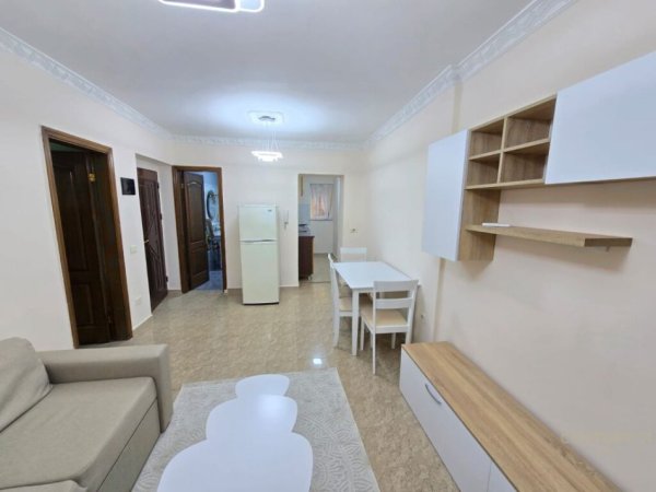 Tirane, jepet me qera apartament 1+1 Kati 1, 44 m² 500 € (Qender)