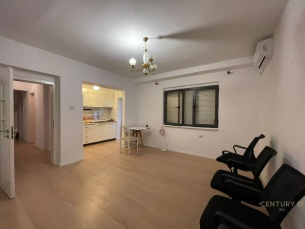 Tirane, jepet me qera zyre Kati 2, 96 m² 1.000 € (Piazza)
