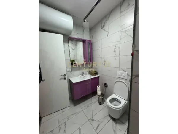 Tirane, jap me qera 1+1 , 80 m² 850 € (Qender)