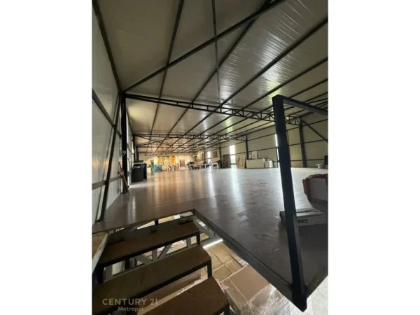 Tirane, jepet me qera ambjent biznesi Kati 2, 600 m² 1.500 € (Yzberish)