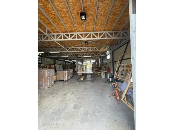Tirane, jepet me qera ambjent biznesi Kati 2, 600 m² 1.500 € (Yzberish)