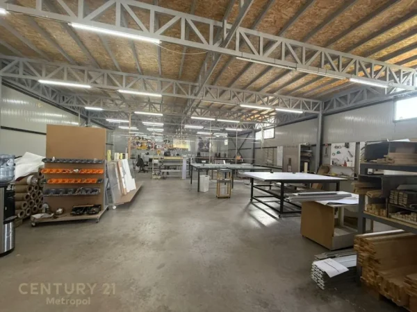 Tirane, jepet me qera ambjent biznesi Kati 2, 600 m² 1.500 € (Yzberish)