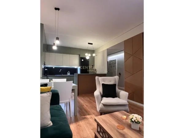 Tirane, jepet me qera apartament 2+1+Aneks+Ballkon Kati 8, 108 m² 1.000 € (KOMPLEKSI STAR, 21 Dhjetori)