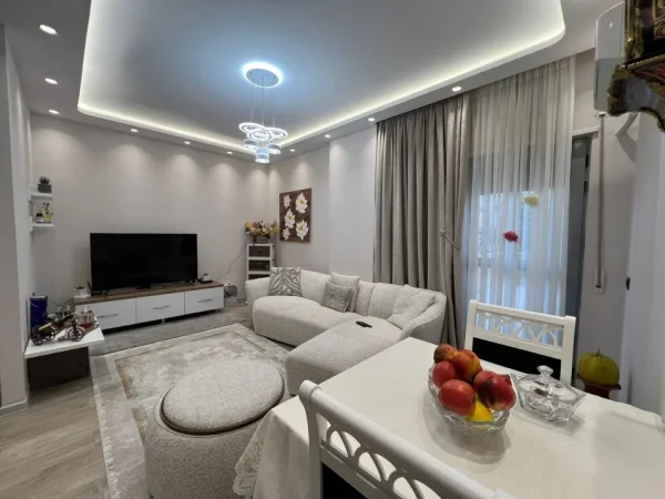 Tirane, shitet apartament 1+1+Ballkon Kati 2, 93 m² 180.000 € (Kopshti Zoologjik)