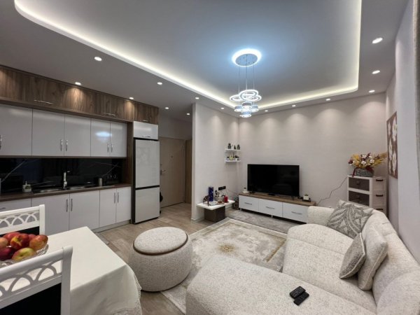 Tirane, shitet apartament 1+1+Ballkon Kati 2, 93 m² 180.000 € (Kopshti Zoologjik)