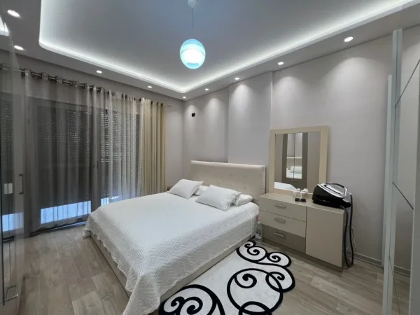 Tirane, shitet apartament 1+1+Ballkon Kati 2, 93 m² 180.000 € (Kopshti Zoologjik)