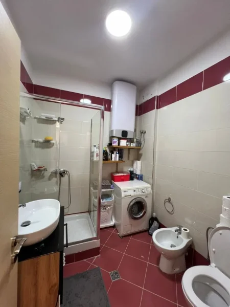 Tirane, shitet apartament 1+1+Ballkon Kati 2, 93 m² 180.000 € (Kopshti Zoologjik)