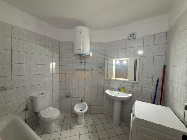 Tirane, jepet me qera apartament 2+1 Kati 2, 79 m² 650 € (BULEVARDI ZHAN DARK)