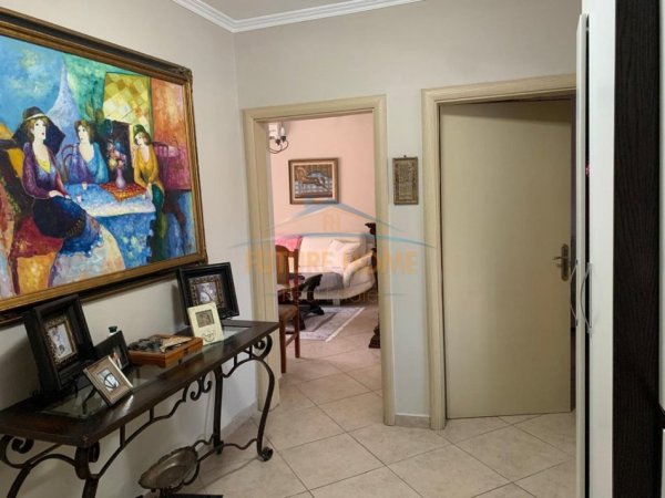 Tirane, shitet apartament 2+1 Kati 2, 59 m² 100.000 € (Kombinat)
