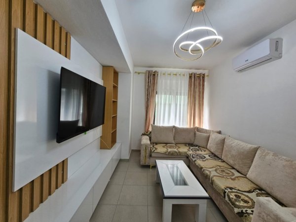 Tirane, jepet me qera apartament 1+1 Kati 2, 65 m² 550 € (Rruga e Kavajes)