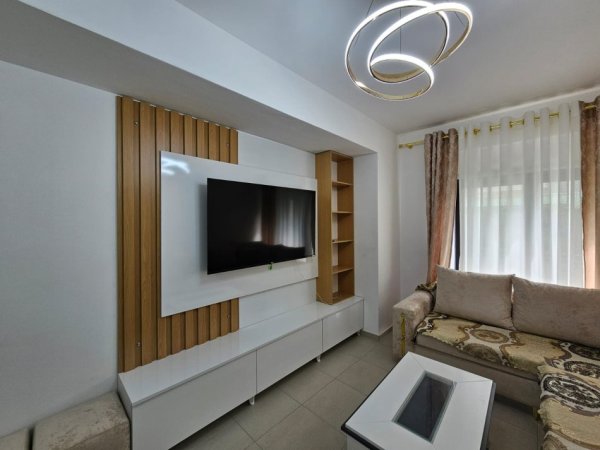 Tirane, jepet me qera apartament 1+1 Kati 2, 65 m² 550 € (Rruga e Kavajes)
