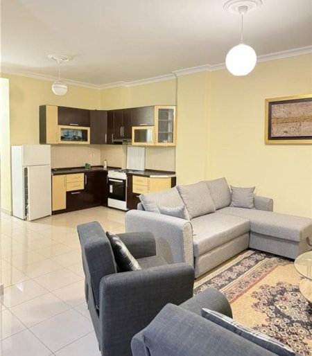 Tirane, jepet me qera apartament 2+1+Aneks+Ballkon Kati 1, 101 m² 550 € (Rruga Don Bosko)