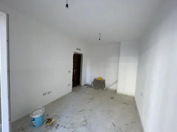 Tirane, shitet apartament 1+1+Ballkon Kati 1, 122.500 € (Rruga Dritan Hoxha, Kompleksi Aura)