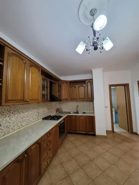 Tirane, jepet me qera apartament 2+1+Aneks+Ballkon Kati 2, 104 m² 351 € (Muhamet Deliu, Fresku)