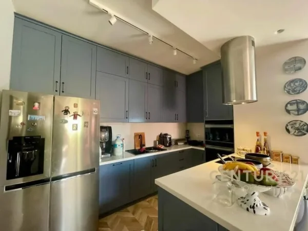 Tirane, shitet apartament Kati 8, 228 m² 360.000 € 