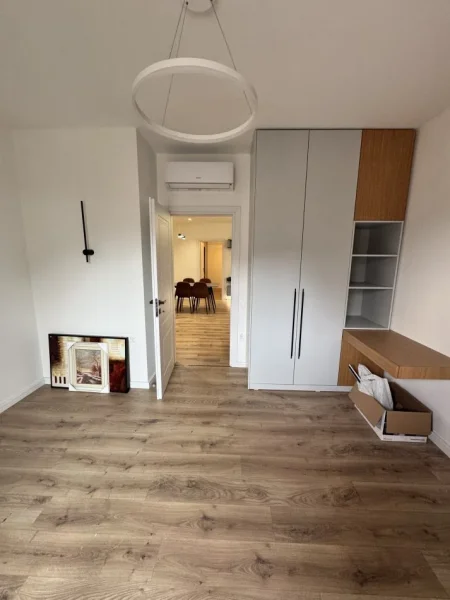 Tirane, jepet me qera apartament 2+1+parkim Kati 2, 90 m² 700 € (Blloku i Vilave Selite)