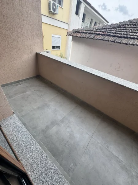 Tirane, jepet me qera apartament 2+1+parkim Kati 2, 90 m² 700 € (Blloku i Vilave Selite)