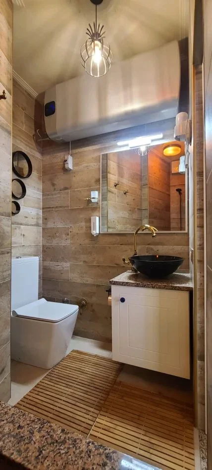 Tirane, jepet me qera apartament 1+1+Ballkon Kati 5, 60 m² 620 € (Komuna e Parisit prane Caffe de Paris)