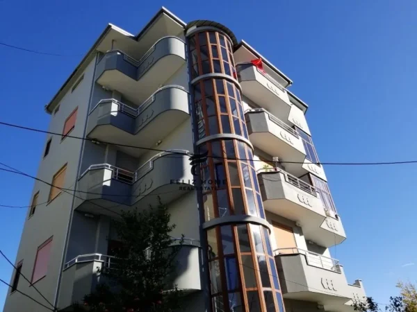 Tirane, shitet Vile 3 Katshe Kati 4, 720 m² 720.000 € (SELITE)