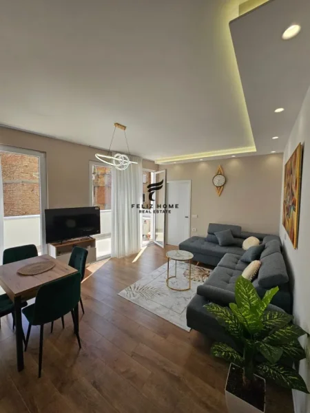 Tirane, jepet me qera apartament 2+1 Kati 3, 107 m² 1.000 € (RRUGA E BARRIKADAVE)