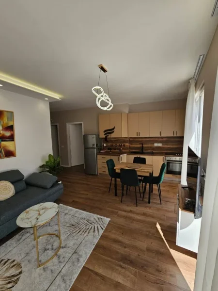 Tirane, jepet me qera apartament 2+1 Kati 3, 107 m² 1.000 € (RRUGA E BARRIKADAVE)