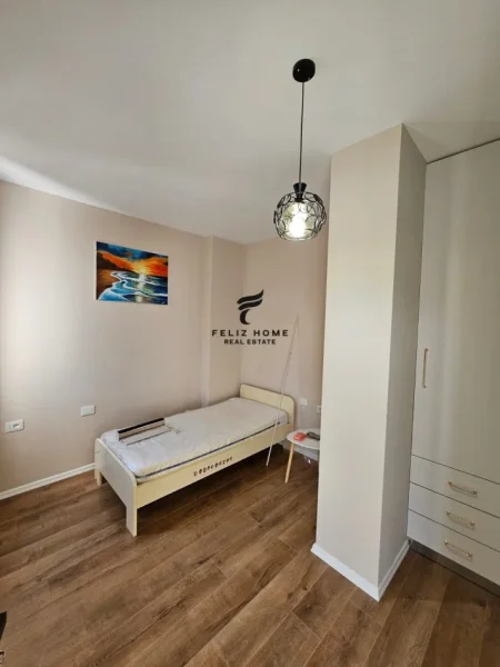 Tirane, jepet me qera apartament 2+1 Kati 3, 107 m² 1.000 € (RRUGA E BARRIKADAVE)