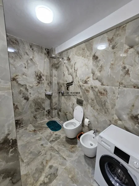 Tirane, jepet me qera apartament 2+1 Kati 3, 107 m² 1.000 € (RRUGA E BARRIKADAVE)