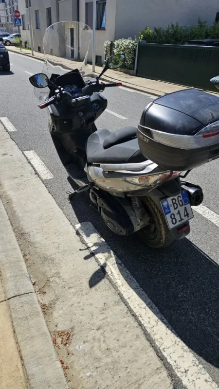 Tirane, shes Motociklete Kymco , gri metalizato 27.000 km 2.500 €