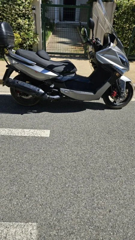 Tirane, shes Motociklete Kymco , gri metalizato 27.000 km 2.500 €