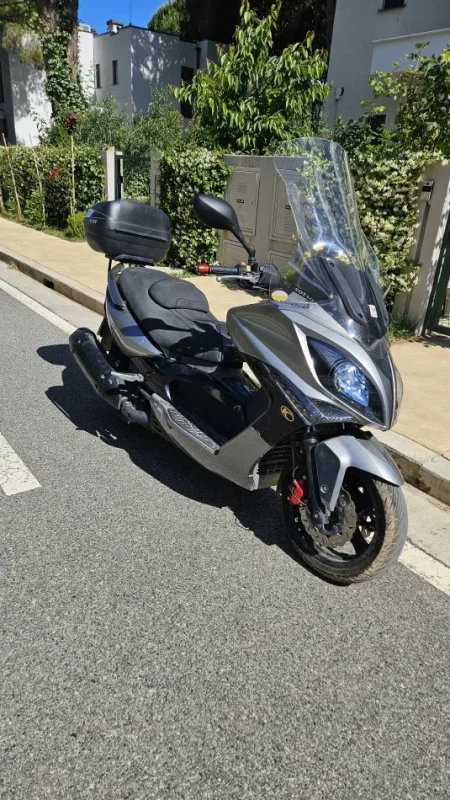 Tirane, shes Motociklete Kymco , gri metalizato 27.000 km 2.500 €