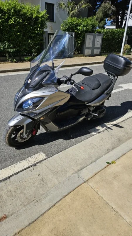 Tirane, shes Motociklete Kymco , gri metalizato 27.000 km 2.500 €