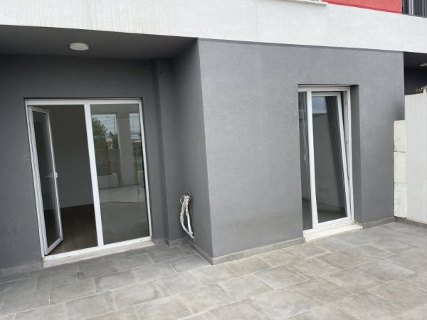 Tirane, jepet me qera apartament 1+1+Ballkon Kati 1, 50 m² 350 € (Univers City)