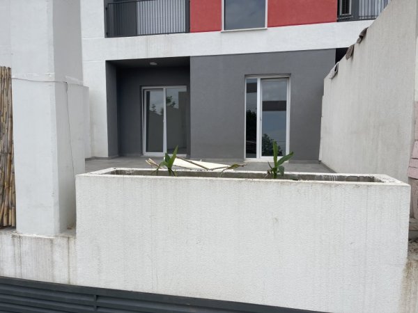 Tirane, jepet me qera apartament 1+1+Ballkon Kati 1, 50 m² 350 € (Univers City)