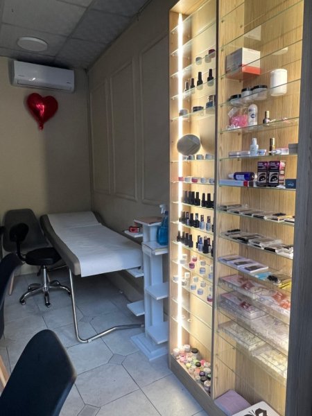 Tirane, ofroj Vend pune si Nails Specialist