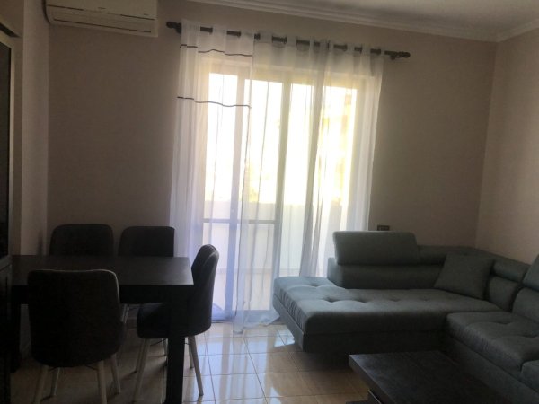 Tirane, jepet me qera apartament 1+1+Ballkon Kati 6, 70 m² 840 € (Rruga Gjon Buzuku)