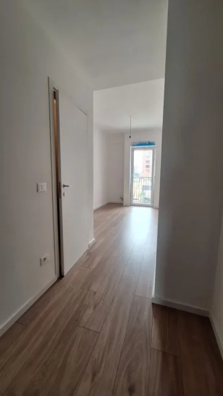 Tirane, jap me qera zyre Kati 1, 21 m² 250 € (Rruga Jordan Misja)