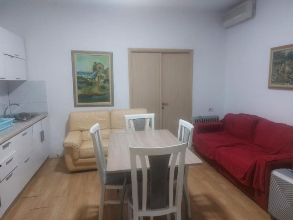 Tirane, jepet me qera apartament 1+1+Ballkon Kati 2, 60 m² 400 € (rruga rexhep hamit demi)