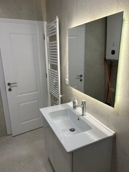 Tirane, jepet me qera apartament 1+1+Ballkon Kati 2, 55 m² 550 € (rruga e elbasanit)