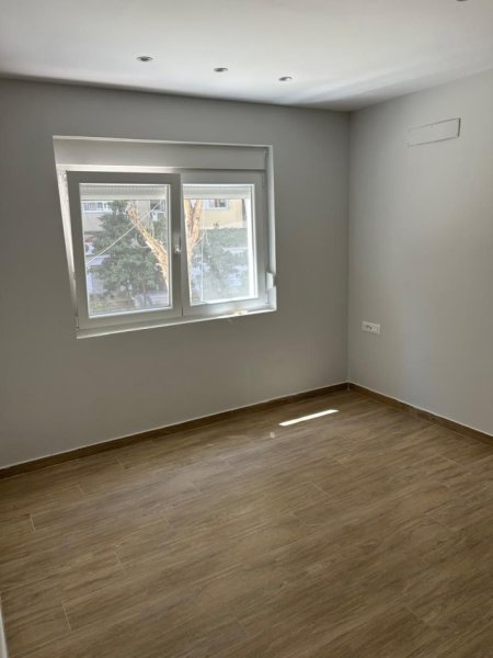 Tirane, jepet me qera apartament 1+1+Ballkon Kati 2, 55 m² 550 € (rruga e elbasanit)