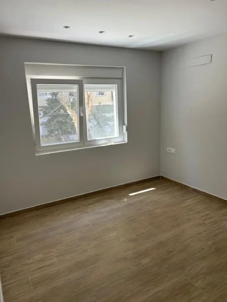 Tirane, jepet me qera apartament 1+1+Ballkon Kati 2, 55 m² 550 € (rruga e elbasanit)
