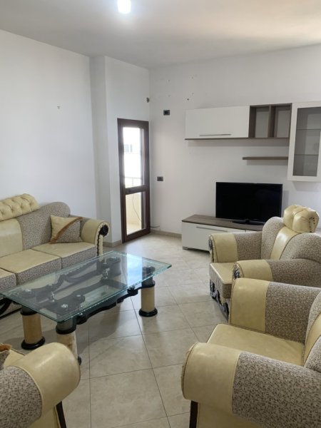 Tirane, jepet me qera shtepi 3+1+Aneks+Ballkon Kati 3, 120 m² 400 € (Laprake)