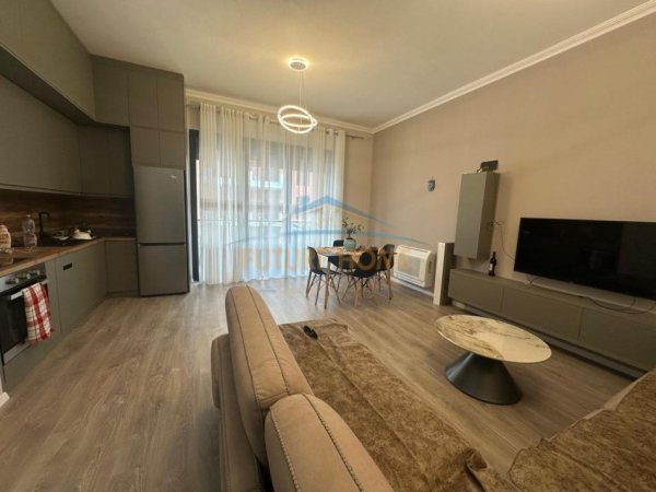 Tirane, jepet me qera apartament 1+1+Ballkon Kati 6, 65 m² 800 € (Kompleksi Delijorgji)