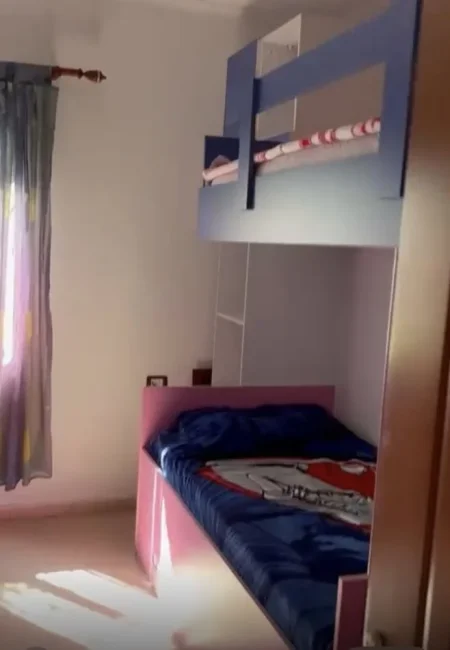 Tirane, jepet me qera shtepi 1+1+Ballkon Kati 1, 400m² 350 € (Rruga teleferikut,Fresk)